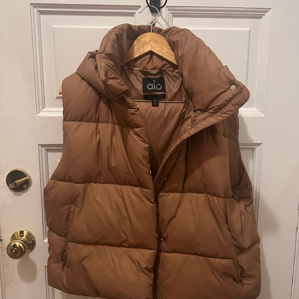 ALO Yoga Women's Brown Puffer Vest